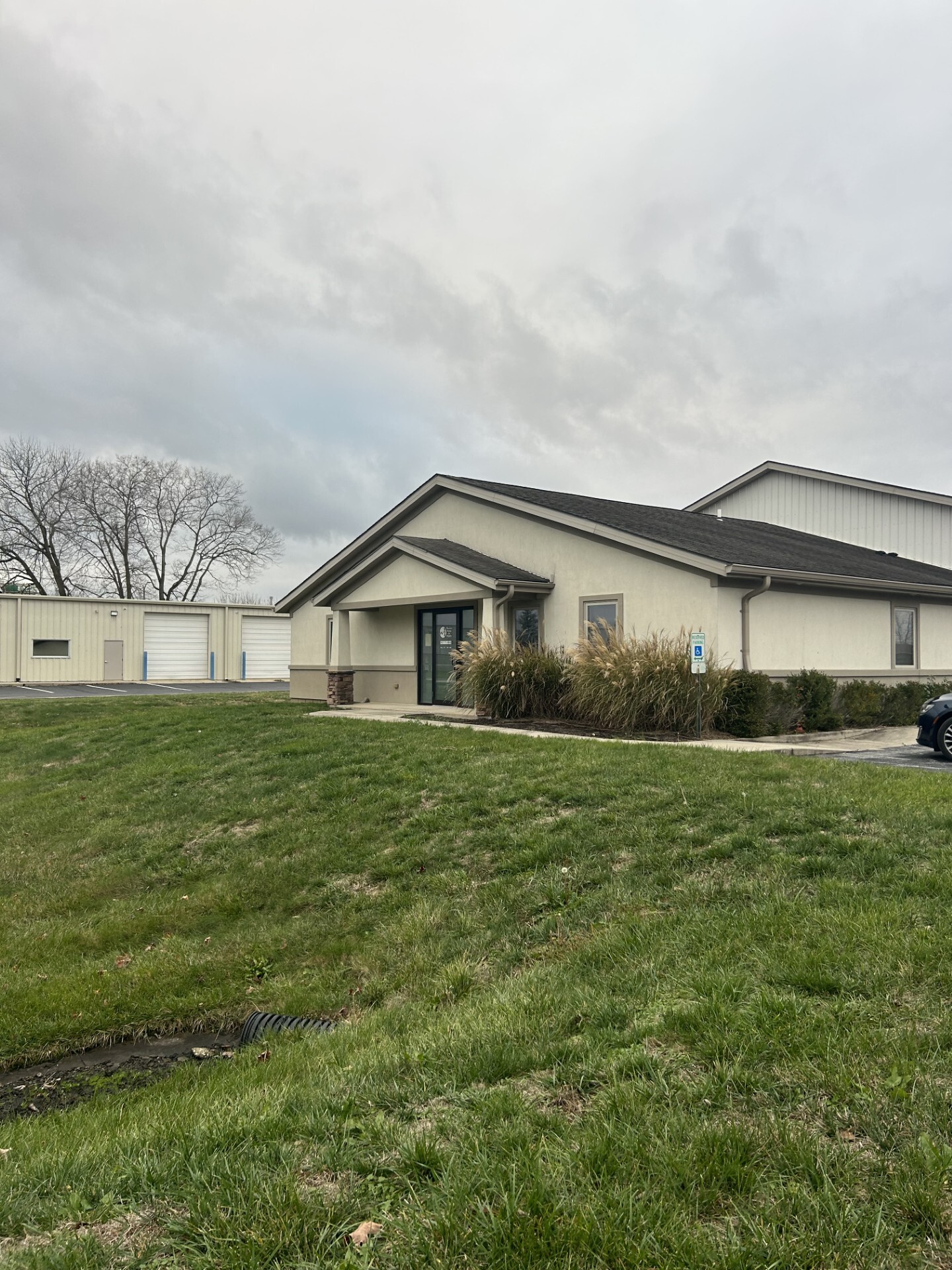345 Huls Dr, Clayton, OH à louer Photo de l’immeuble– Image 1 sur 11