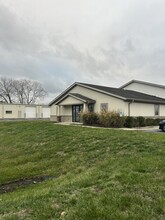 345 Huls Dr, Clayton, OH à louer Photo de l’immeuble– Image 1 sur 11