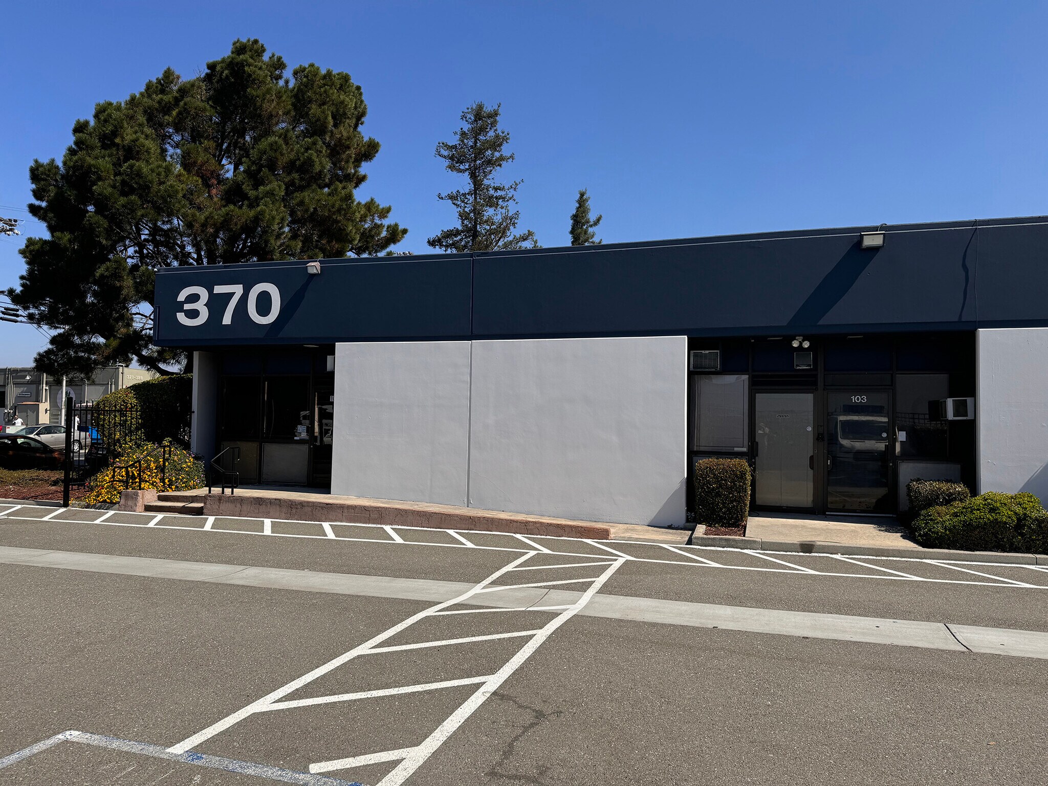 370 Laurelwood Rd, Santa Clara, CA à louer Photo de l’immeuble– Image 1 sur 6