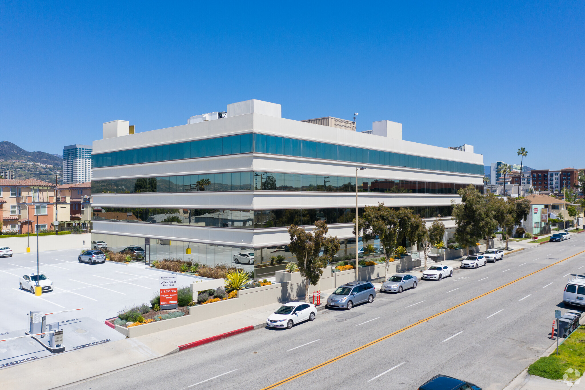 425 W Broadway, Glendale, CA à louer Photo principale– Image 1 sur 13