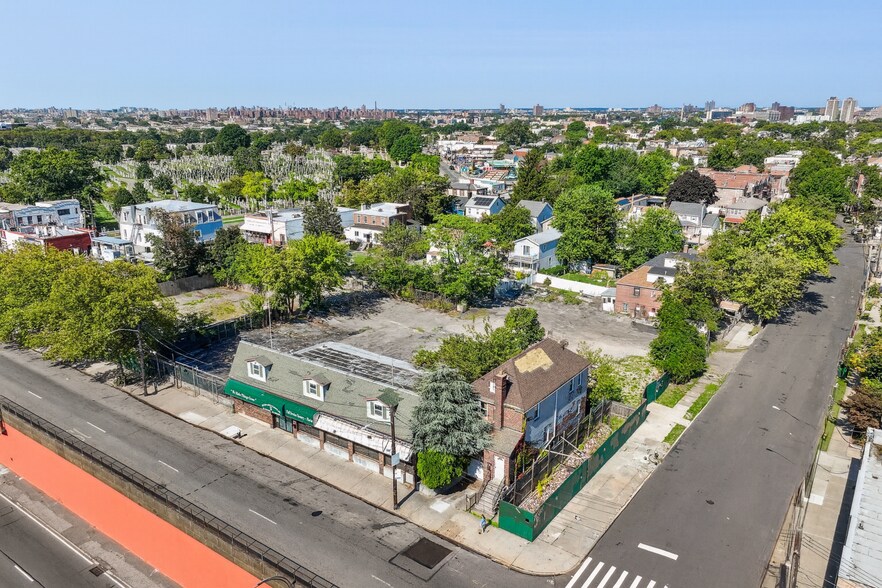 2923 Bruckner Blvd, Bronx, NY à vendre - Photo de l’immeuble – Image 1 sur 3