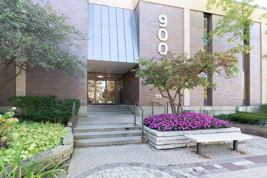 900 Skokie Blvd, Northbrook, IL à louer - Photo de l’immeuble – Image 2 sur 13