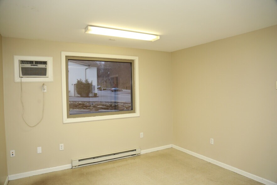 925 Canyon Rd, Morgantown, WV à louer - Photo de l’immeuble – Image 3 sur 12