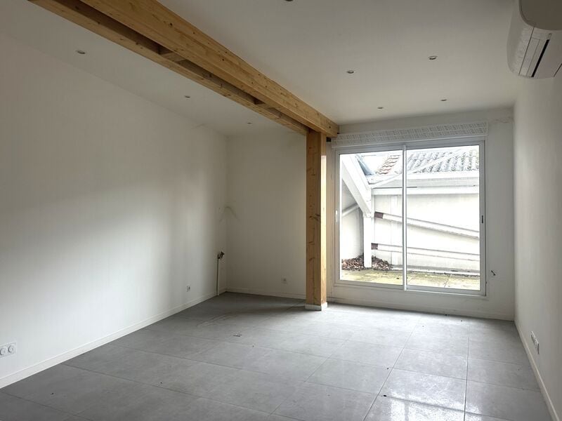 Bureau dans Villeurbanne à louer Photo de l’immeuble– Image 1 sur 7