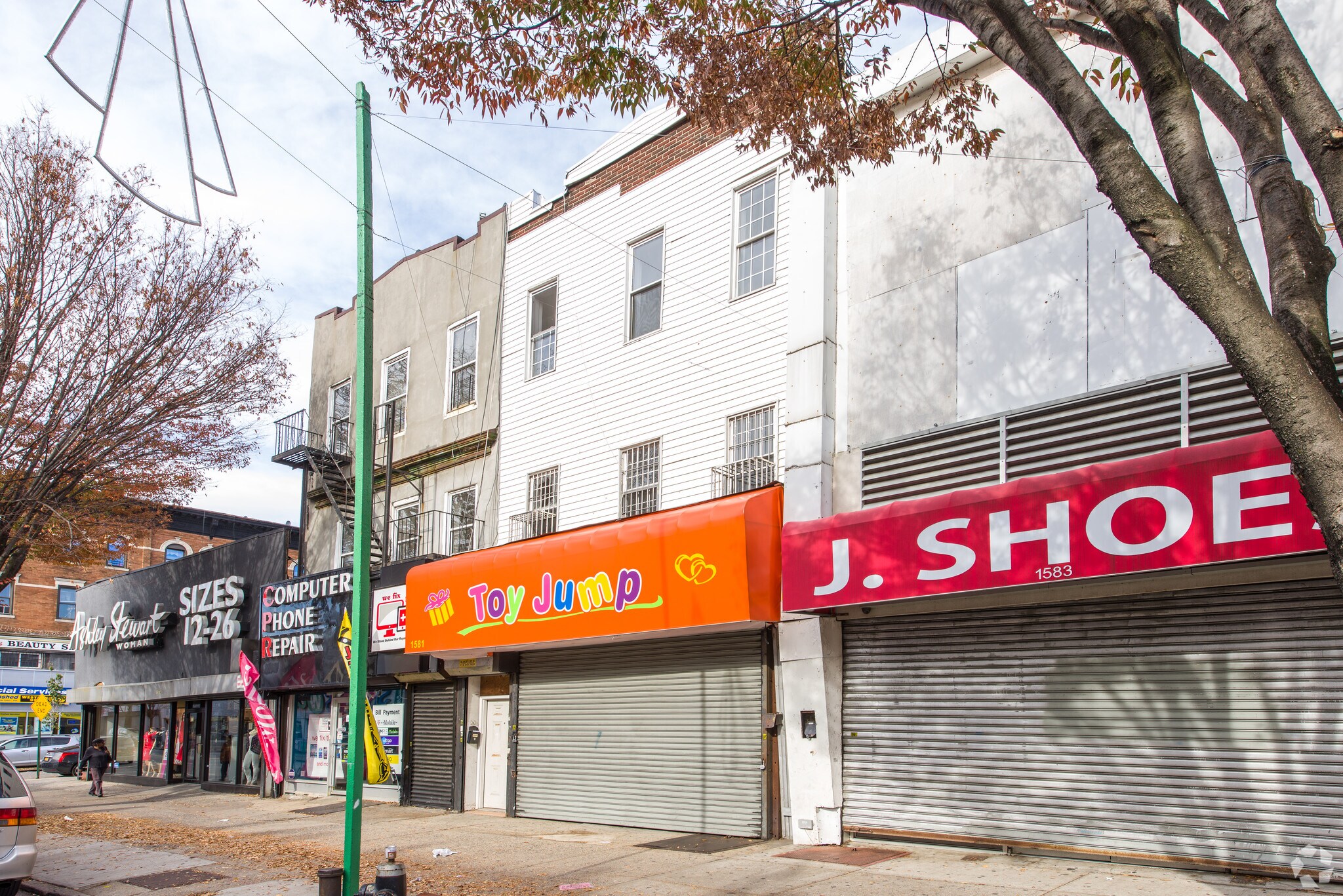 1581 Pitkin Ave, Brooklyn, NY à louer Photo principale– Image 1 sur 12