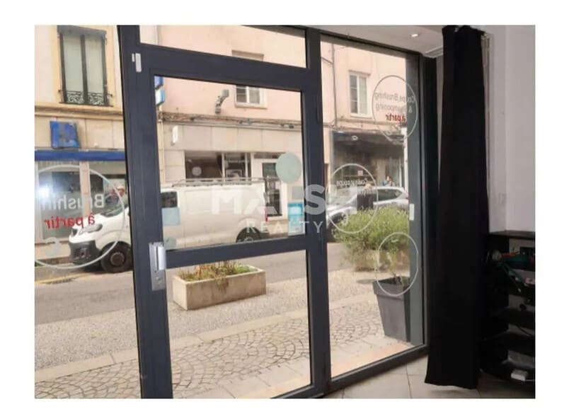 Local commercial dans Lyon à louer - Photo de l’immeuble – Image 3 sur 15