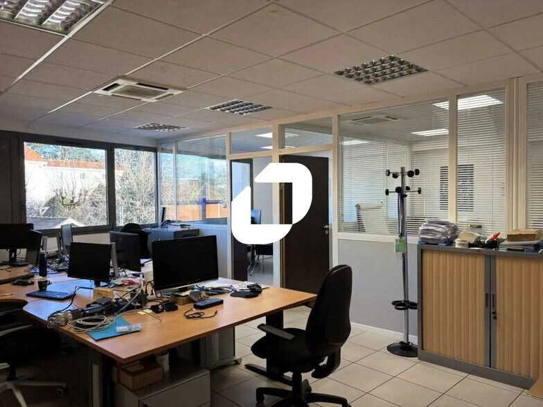 Bureau dans Limas à vendre - Photo de l’immeuble – Image 1 sur 8