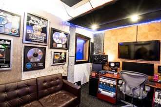 1041 N Formosa Ave, West Hollywood, CA à louer Photo intérieure– Image 2 sur 8