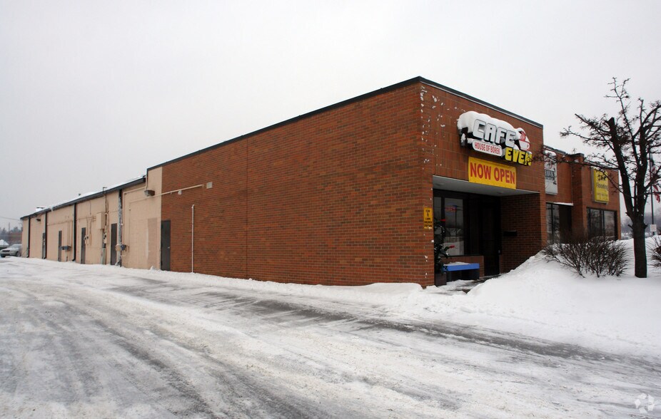 23303-23339 Orchard Lake Rd, Farmington Hills, MI à louer - Photo de l’immeuble – Image 2 sur 3
