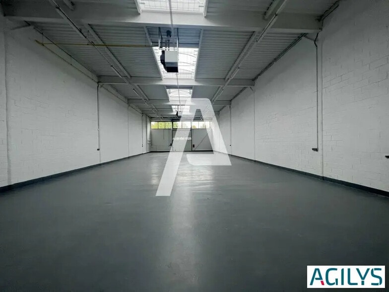 Local d’activités dans Bonneuil-sur-Marne à louer - Photo de l’immeuble – Image 3 sur 6