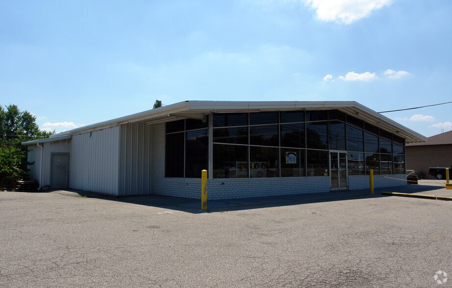 901 Dunbar Ave, Dunbar, WV à vendre - Photo de l’immeuble – Image 1 sur 19