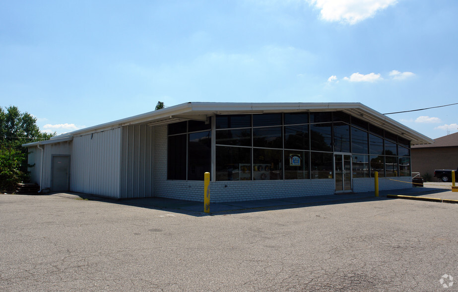 901 Dunbar Ave, Dunbar, WV à louer - Photo principale – Image 1 sur 3