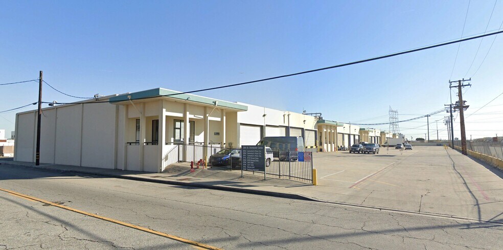 3700-3748 E 26th St, Vernon, CA à louer - Photo de l’immeuble – Image 1 sur 4