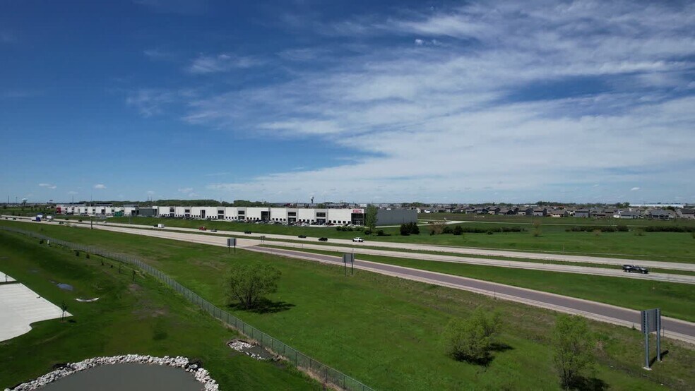 800 Commerce Parkway SW, Bondurant, IA à louer - Vidéo sur l’annonce professionnelle – Image 2 sur 6