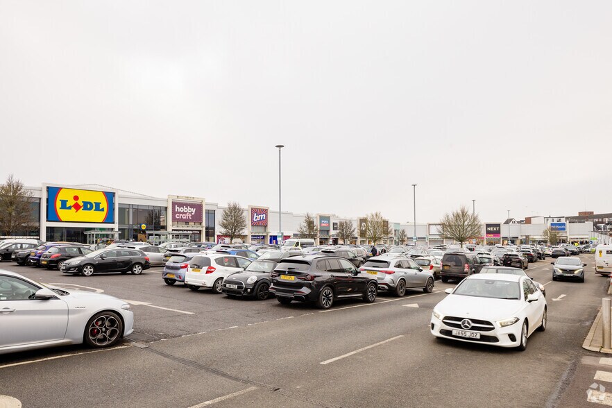 Theobald St, Borehamwood à louer - Photo de l’immeuble – Image 3 sur 3