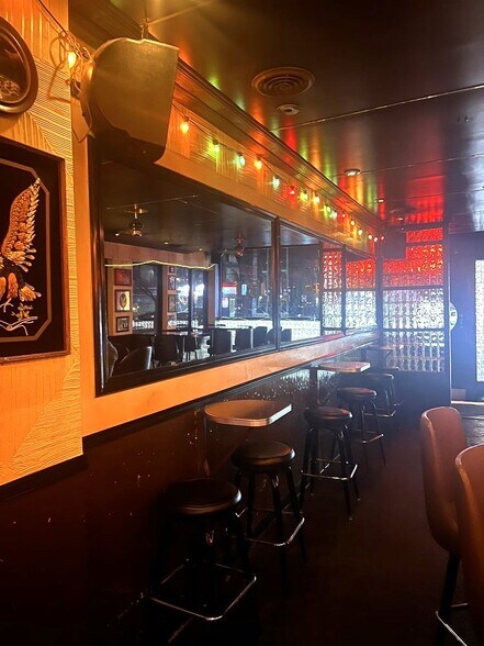 1071-1073 Broadway, Brooklyn, NY à louer - Photo de l’immeuble – Image 2 sur 6