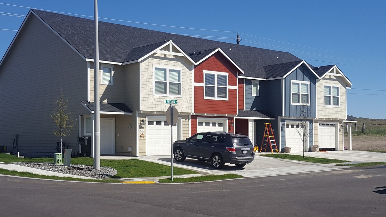 803 E Autumn Ave, Hermiston, OR à vendre Photo de l’immeuble– Image 1 sur 15