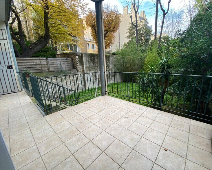 Rue Farges, Marseille à louer - Photo de l’immeuble – Image 2 sur 7