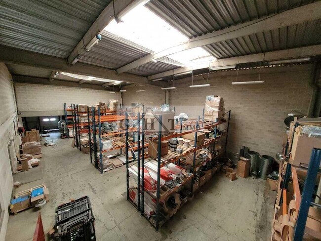 Plus de détails pour Industriel/Logistique à louer