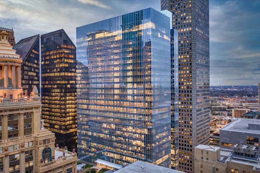 800 Capitol St, Houston, TX à louer - Vidéo aérienne – Image 2 sur 4