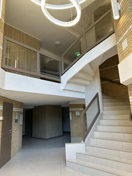 Bureau dans Champs-sur-Marne à louer - Photo de l’immeuble – Image 3 sur 8