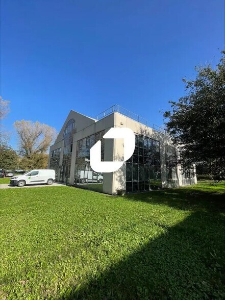 6 Rue Roland Garros, Eybens à louer - Photo de l’immeuble – Image 1 sur 21