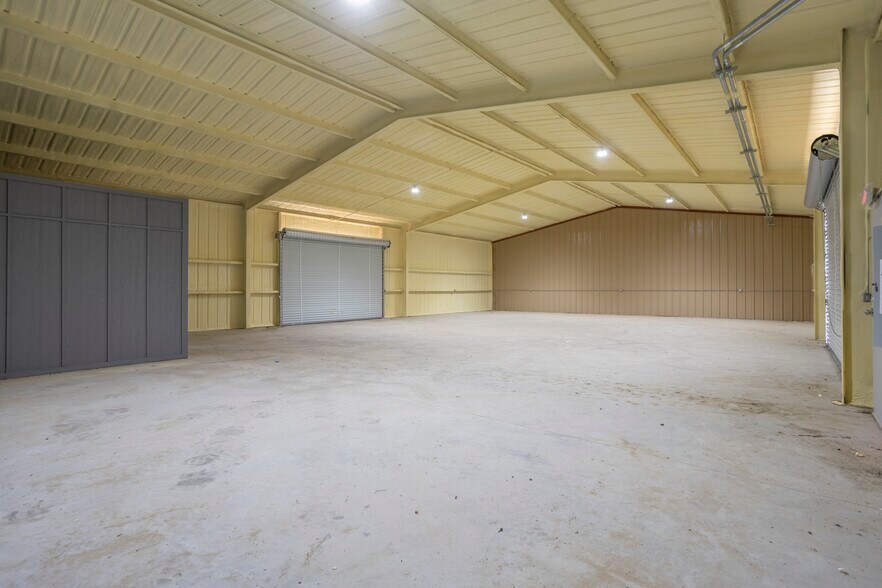 9500 Calixtro Ct, Alvarado, TX à louer - Photo de l’immeuble – Image 2 sur 10