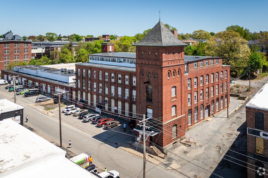 250 Esten Ave, Pawtucket, RI à vendre - Photo principale – Image 1 sur 15