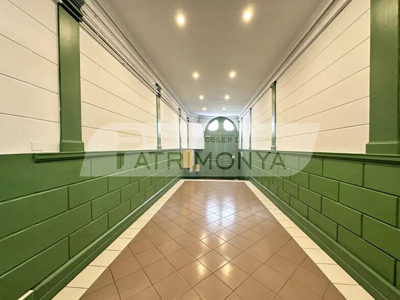 Bureau dans Marseille à vendre - Photo de l’immeuble – Image 2 sur 7
