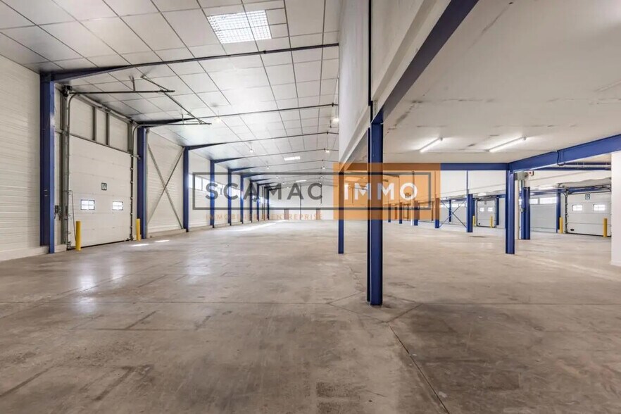 Local d’activités dans Bezons à louer - Photo de l’immeuble – Image 2 sur 7