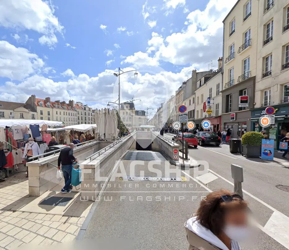 Local commercial dans Saint-Germain-en-Laye à louer Photo de l’immeuble– Image 1 sur 4