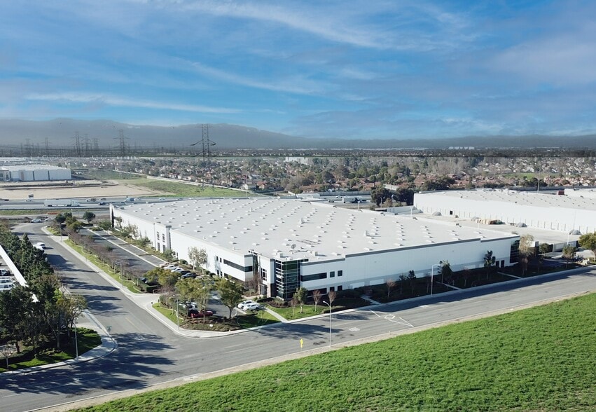 2600 S Stanford Ave, Ontario, CA à louer - Photo principale – Image 1 sur 5