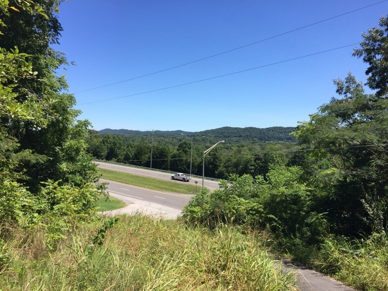 103 Indian Hills Cir, Clinton, TN à vendre - Photo principale – Image 1 sur 6