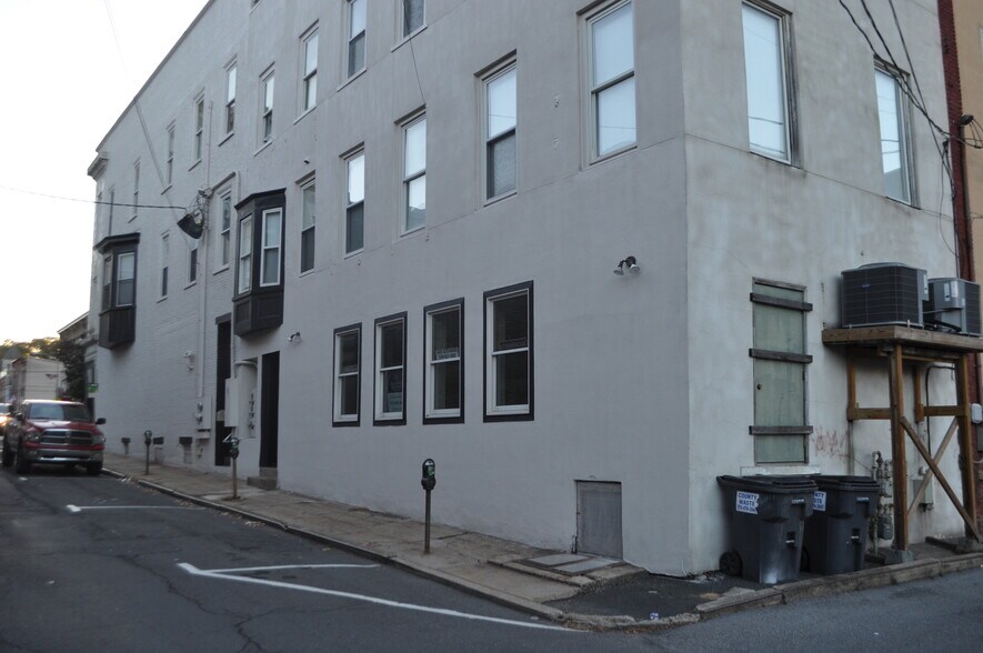 100 N Centre St, Pottsville, PA à louer - Photo de l’immeuble – Image 2 sur 6
