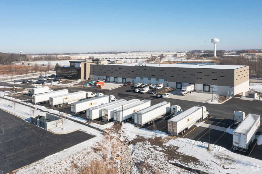 1425 Madeline Ln, Elgin, IL à vendre - Photo de l’immeuble – Image 3 sur 5