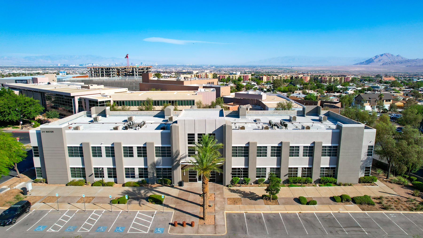 311 S Water St, Henderson, NV à louer Photo de l’immeuble– Image 1 sur 8