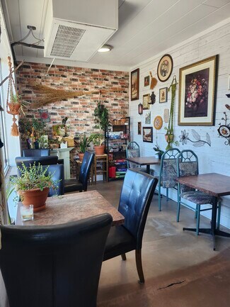 Plus de détails pour 123 County Road 34, Kingsville, ON - Local commercial à vendre