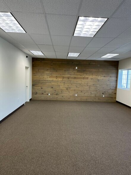 325 Tech Way, Grants Pass, OR à louer - Photo de l’immeuble – Image 2 sur 6