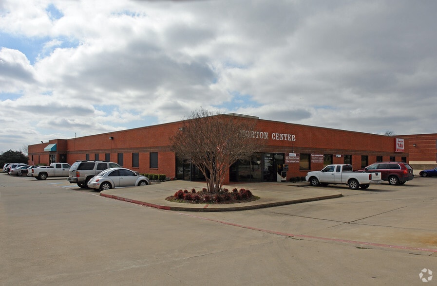 2402 W Morton St, Denison, TX à louer - Photo principale – Image 1 sur 10