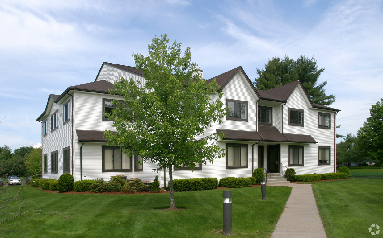 2 Forest Park Dr, Farmington, CT à louer Photo de l’immeuble– Image 1 sur 1