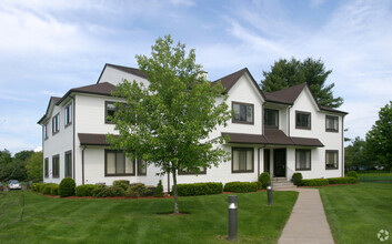 2 Forest Park Dr, Farmington, CT à louer Photo de l’immeuble– Image 1 sur 1