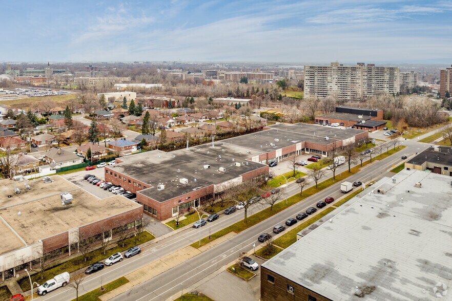 460-500 Boul Montpellier, Montréal, QC à louer - Aérien – Image 2 sur 7