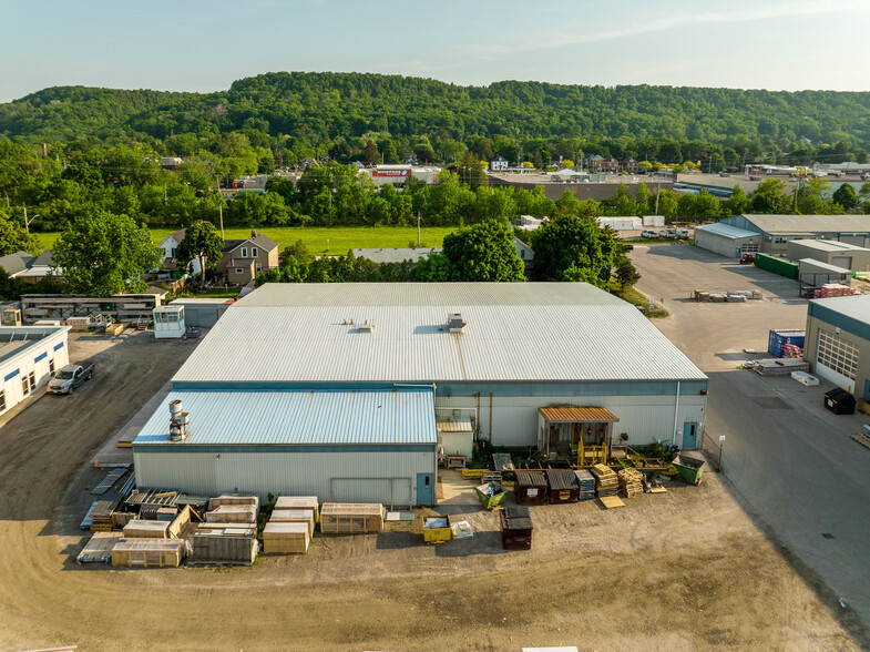 115 S Service Rd W, Grimsby, ON à louer - Photo de l’immeuble – Image 3 sur 21