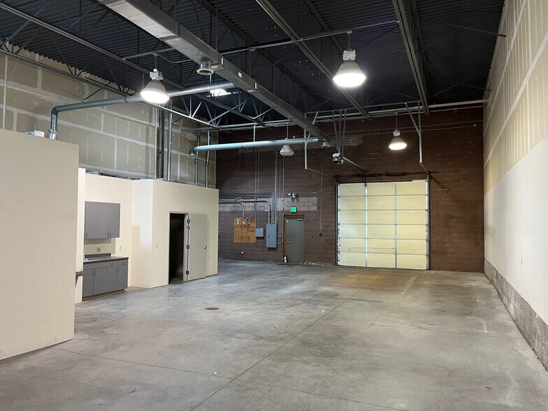 1075 Ford St, Colorado Springs, CO à louer - Photo de l’immeuble – Image 2 sur 12