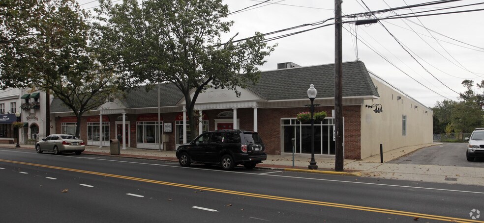 72 E Main St, Babylon, NY à louer - Photo de l’immeuble – Image 3 sur 4