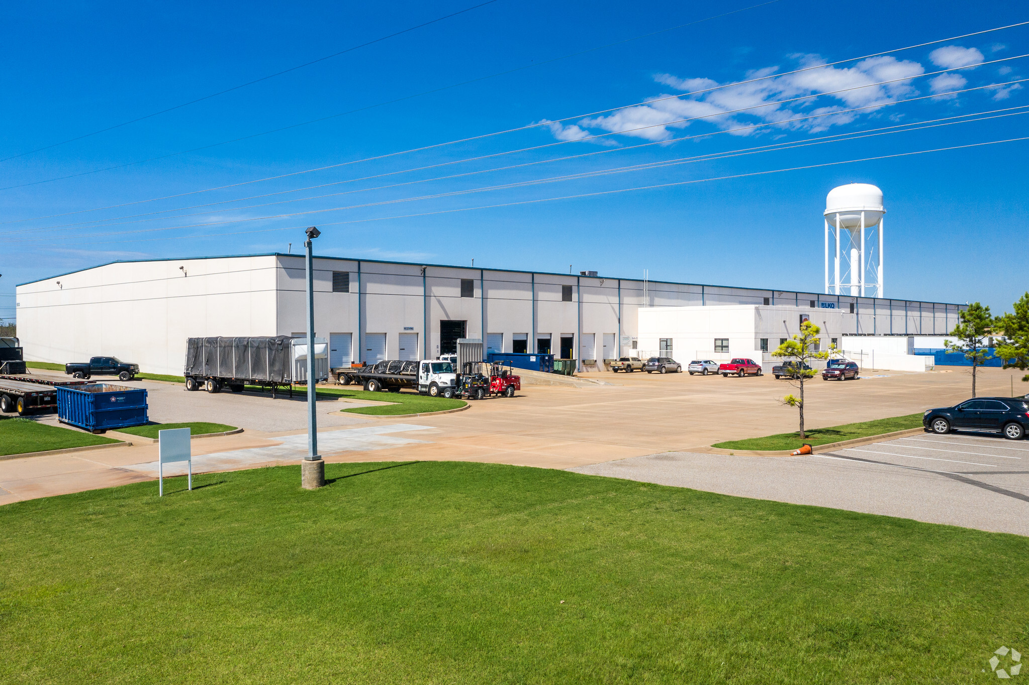 600 N Sara Rd, Yukon, OK à louer Photo principale– Image 1 sur 17