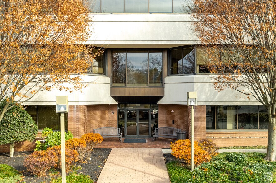 901 Lincoln Dr W, Marlton, NJ à louer - Photo de l’immeuble – Image 3 sur 8