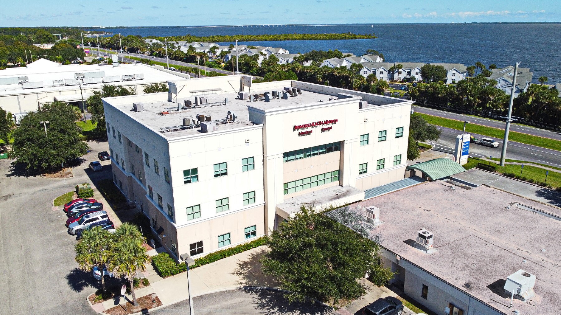 7227 N Highway 1, Port Saint John, FL à louer Photo principale– Image 1 sur 9