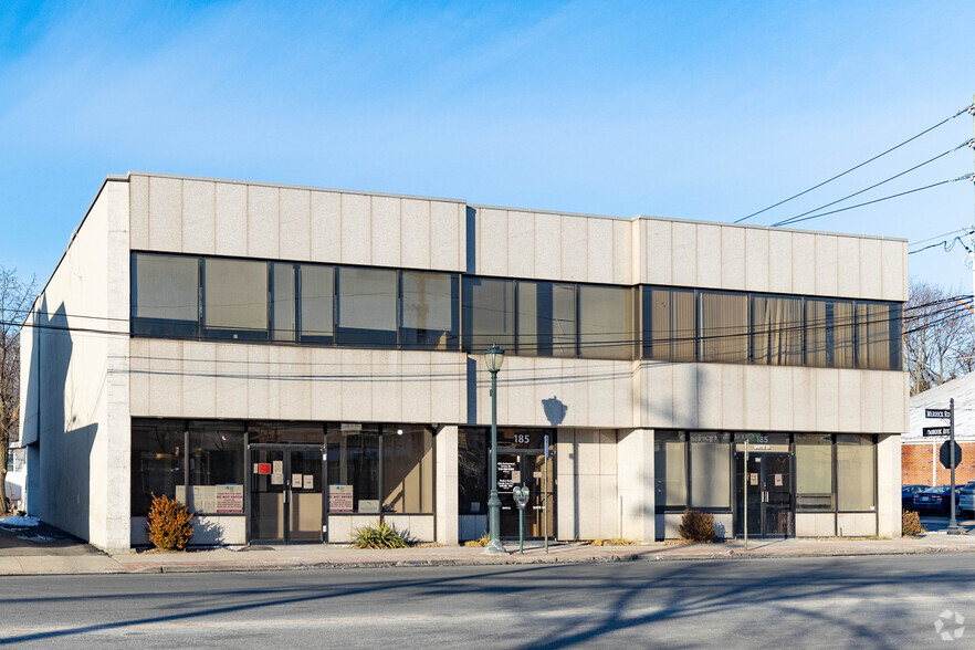 185 Merrick Rd, Lynbrook, NY à louer - Photo de l’immeuble – Image 3 sur 5