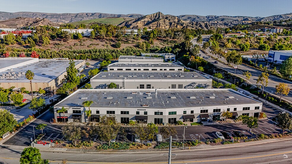 21-29 W Easy St, Simi Valley, CA à louer - Photo de l’immeuble – Image 1 sur 23